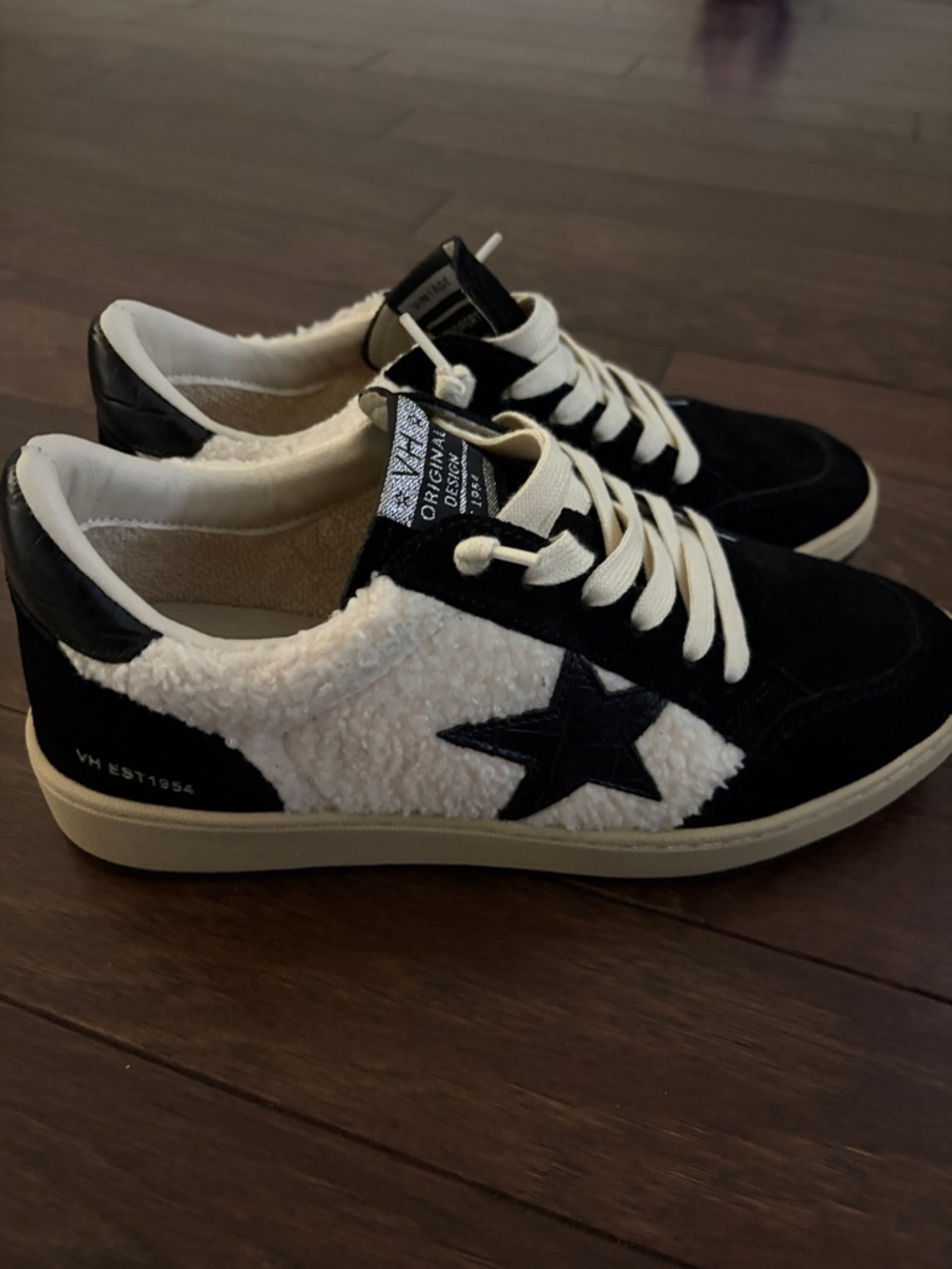Vintage Havana Casual Star Accent Sneakers in Black & Cream